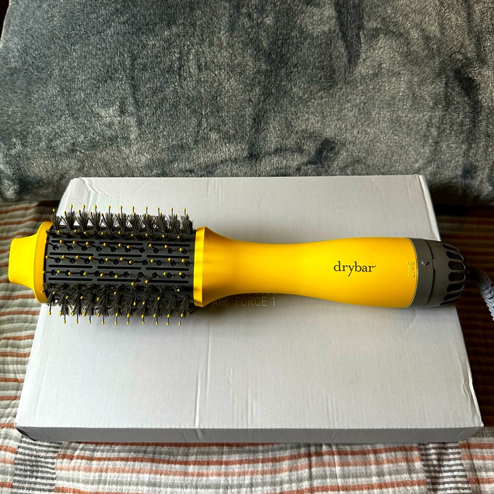The Double Shot Oval Blow-Dryer Brush